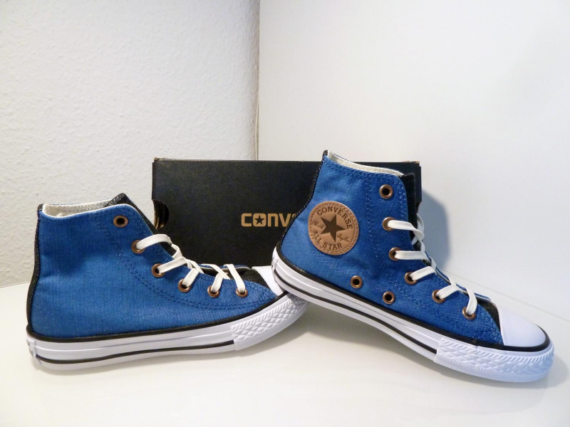 chucks hoch